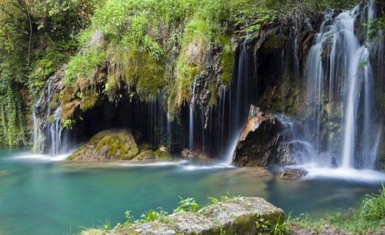 Visita la cascada secreta de Girona que parece sacada de un cuento de hadas