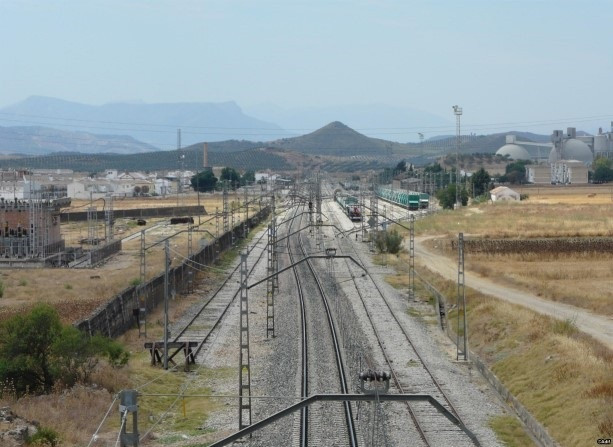 Renfe elabora un plan alternativo con 320 autobuses ante las obras de Adif
