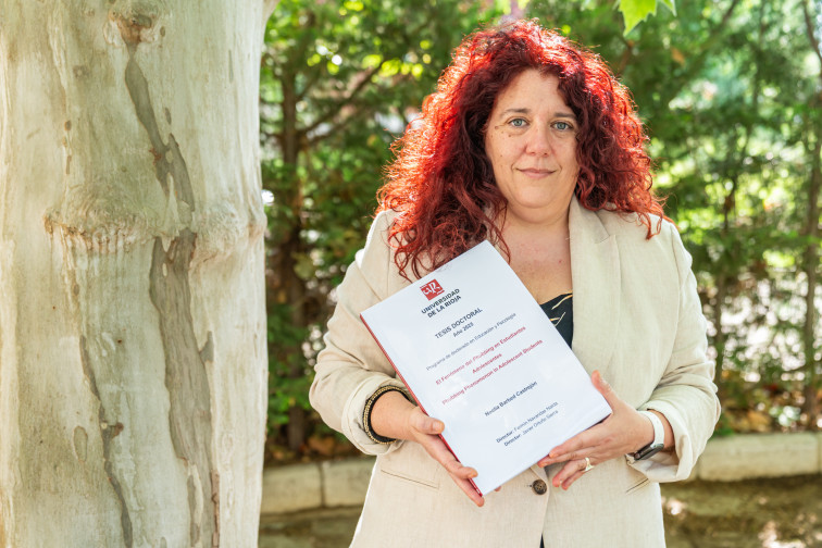 Una tesis defiende las estrategias educativas frente al 'phubbing', el aislamiento social por uso del móvil