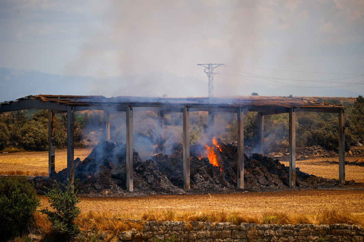 EuropaPress 6835549 llamas escombros provocados incendio julio 2025 torrefeta florejacs lleida