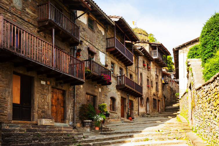 ¿Conoces los pueblos más bonitos de Catalunya? Prepárate para descubrir el encanto inigualable de cada provincia