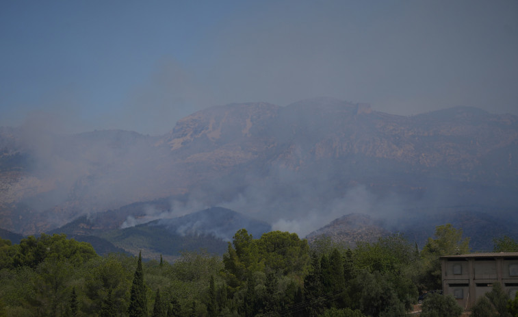 El incendio de Paüls todavía no está controlado y ya ha arrasado más de 3.300 hectáreas