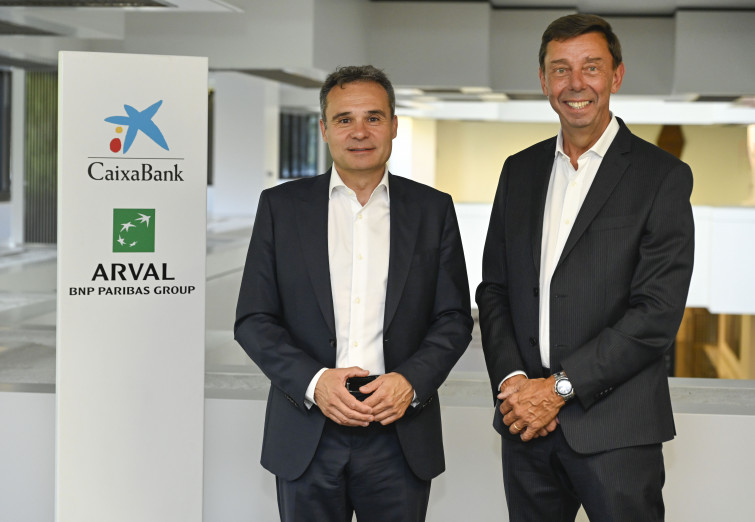 CaixaBank y Arval renuevan su alianza hasta 2030 para impulsar la movilidad sostenible en España