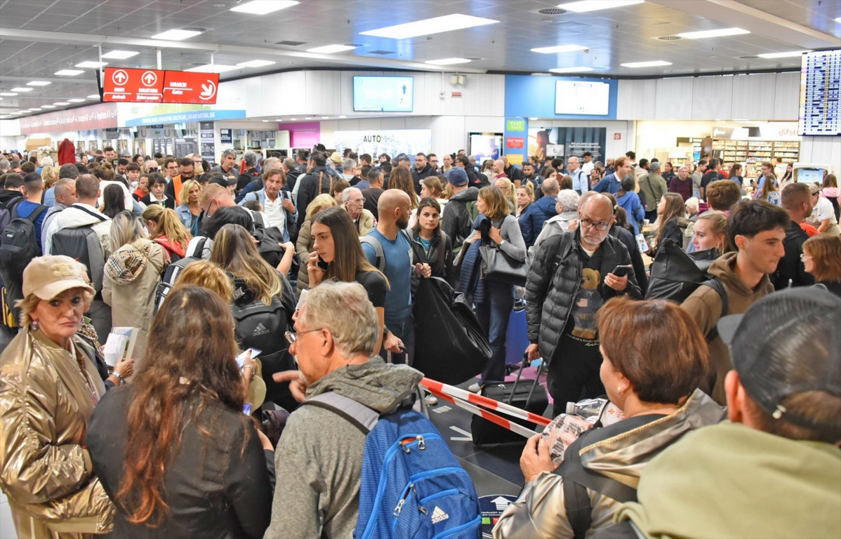 EuropaPress 6251161 01 october 2024 italy bergamo passengers stand at orio serio airport in