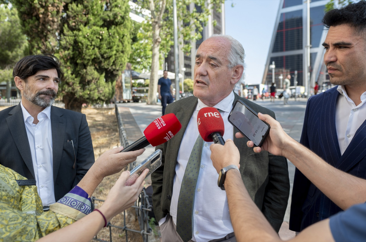 EuropaPress 6845658 psiquiatra jose cabrera ofrece declaraciones medios junto abogado alfredo