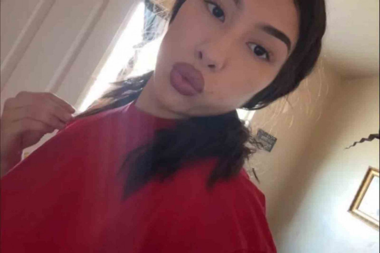 Una madre deja morir a su bebé en un coche a 57 grados mientras ella se rellenaba los labios