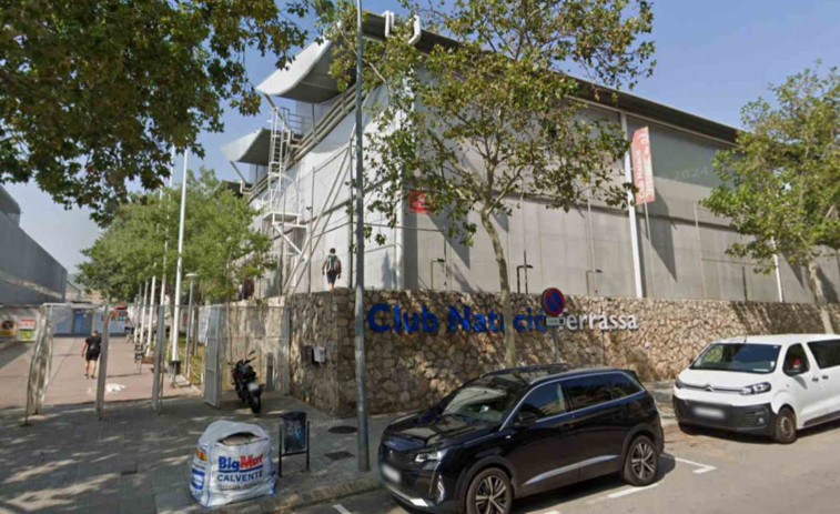 Escándalo en el Club Natació Terrassa: detenido un hombre por grabar a menores en los vestidores