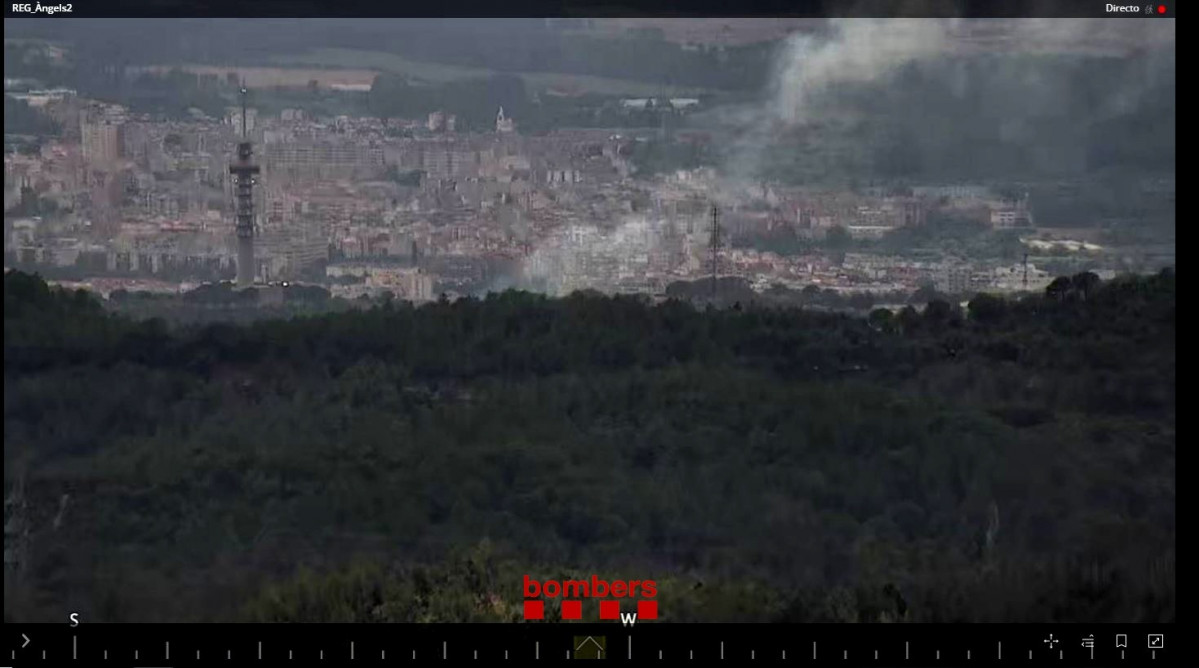 EuropaPress 6848841 siete dotaciones bombers trabajan extinguir fuego pujada dels polvorins