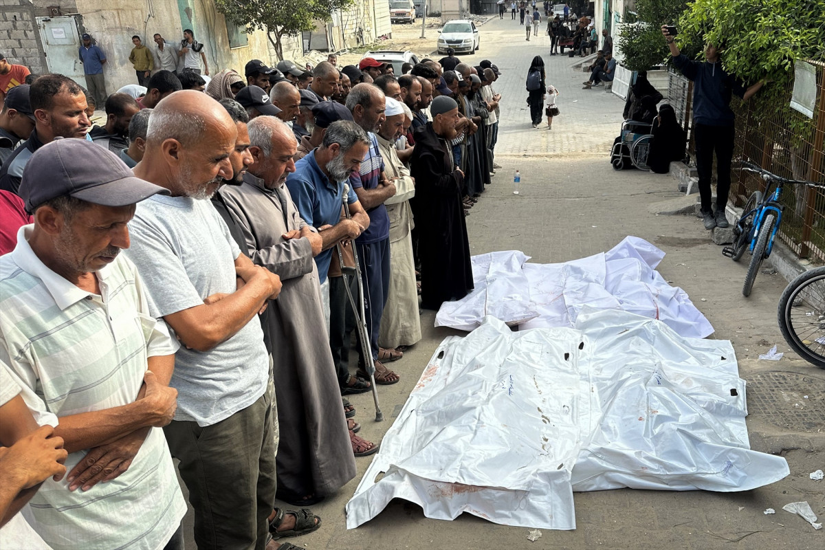 EuropaPress 6850327 july 10 2025 khan younis gaza strip palestinian territory people mourn (2)