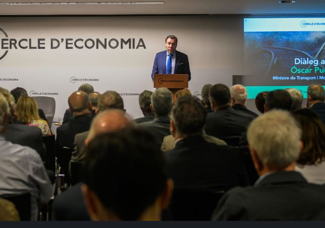 VÍDEO. Oscar Puente usa el catalán en el Cercle d'Economia y afirma: 