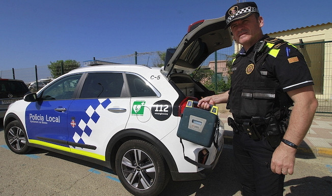 Policia desfibrilador