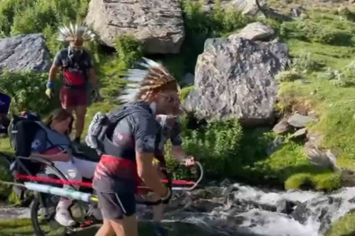 Julia desafiando todos los límites para llegar a coronar los tres picos (1)