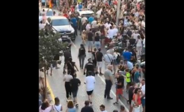 La Guardia Civil patrulla las calles de Torre Pachecho tras una noche de disturbios, cargas policiales y una detención
