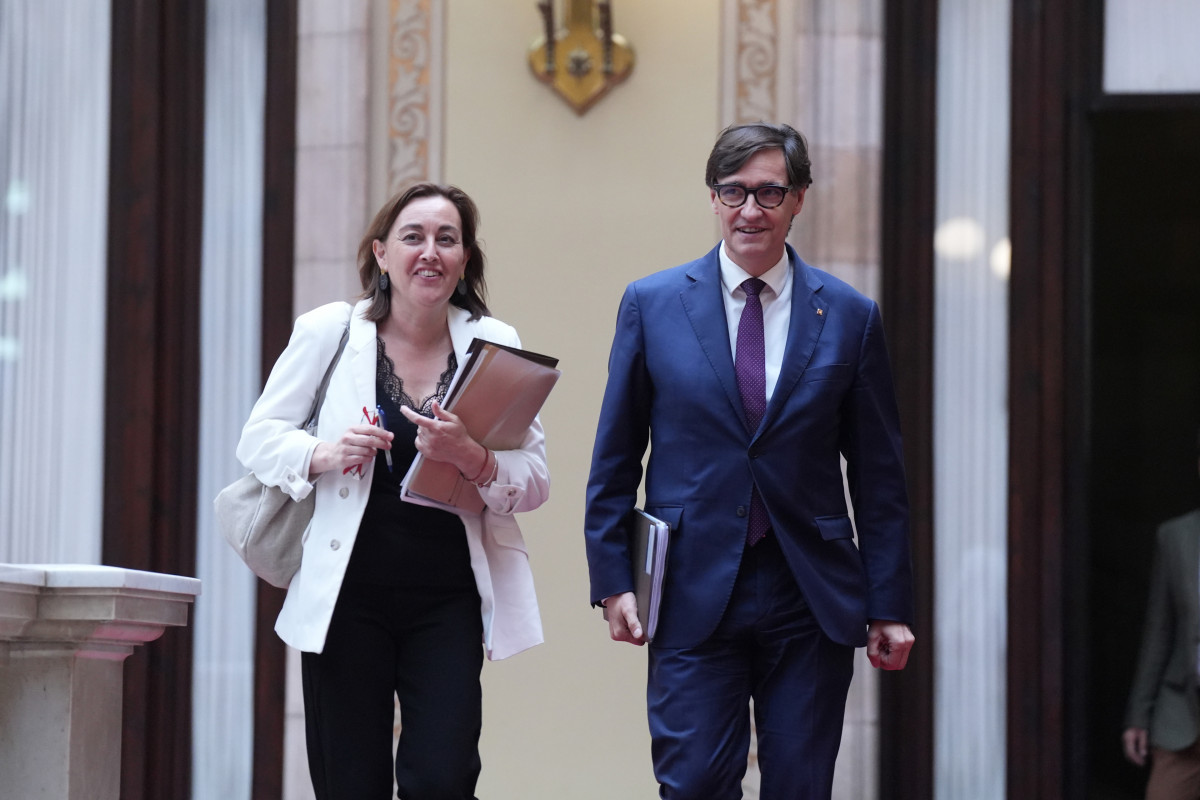 La consellera de Territorio, Vivienda y Transición Ecológica de la Generalitat, Sílvia Paneque, y el presidente de la Generalitat, Salvador Illa