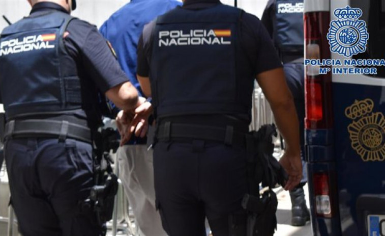 Una menor de 17 años, en estado crítico tras ser rociada con combustible y quemada en Las Palmas