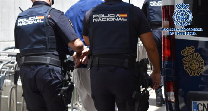 Una menor de 17 años, en estado crítico tras ser rociada con combustible y quemada en Las Palmas