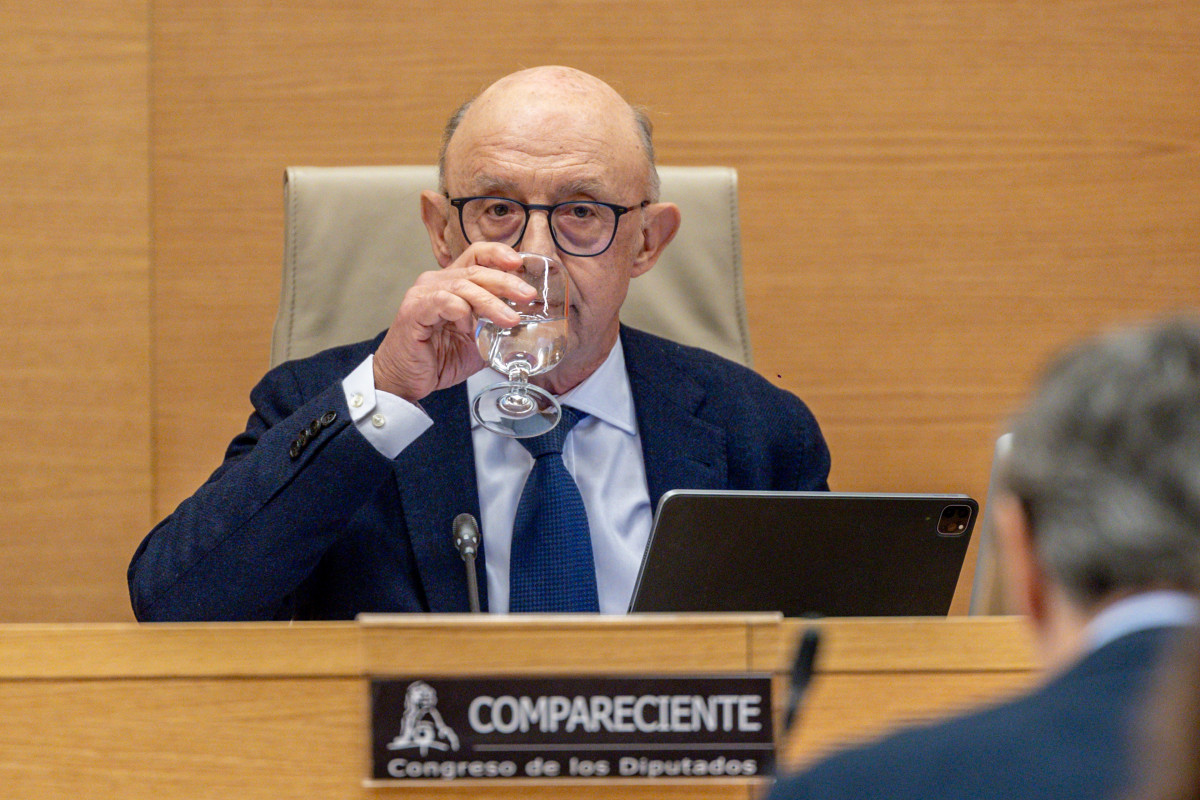 Archivo - El exministro de Hacienda y Función Pública Cristóbal Ricardo Montoro.