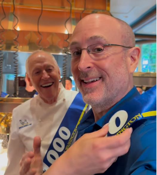 La Guia Michelin premia a Joel Haas, el influencer que ha comido en 1.000 restaurantes con estrella