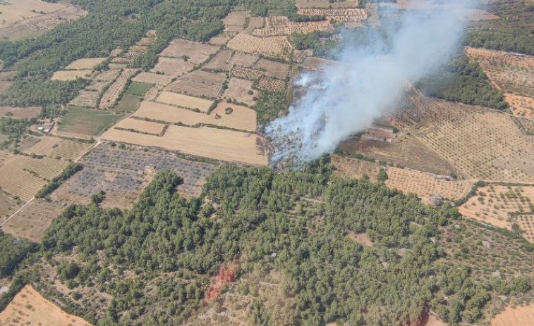 Dos heridos en el incendio, ya controlado, en el Pla de Santa María y Santes Creus
