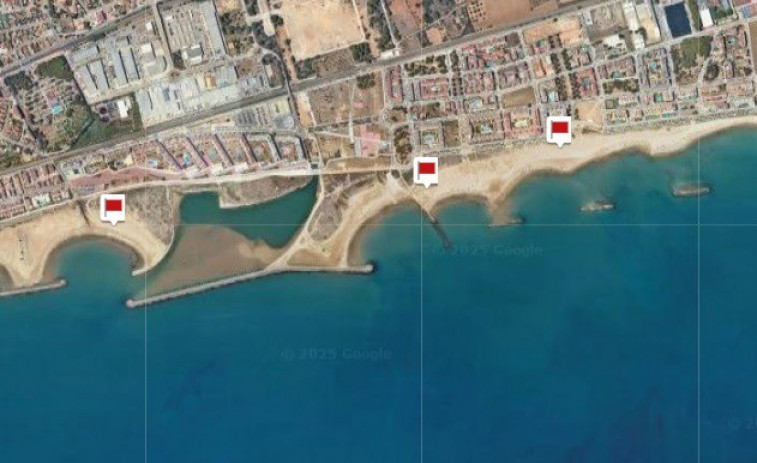 Tres playas de Cubelles cerradas al baño por la insalubridad del agua