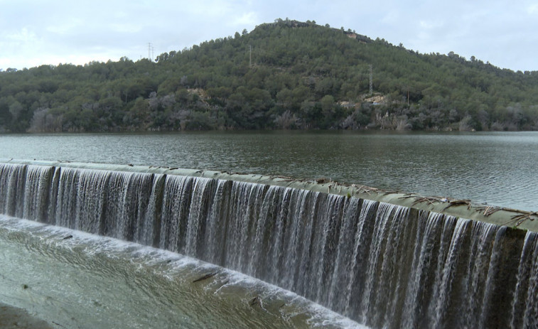 Alerta por desbordamiento en el embalse de Foix tras intensas lluvias