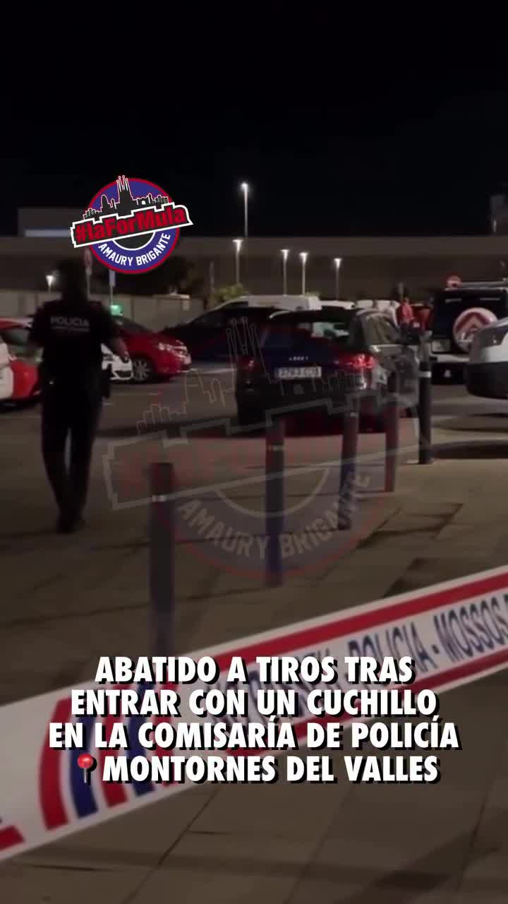 Abatido a tiros a un hombre que ha entrado armado con un cuchillo en la comisaría de policía de
