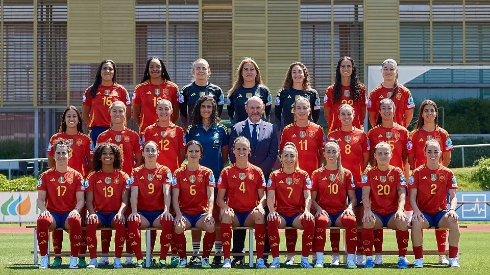 EuropaPress 6834472 jugadoras seleccioin femenina foto oficial previa eurocopa suiza 2025