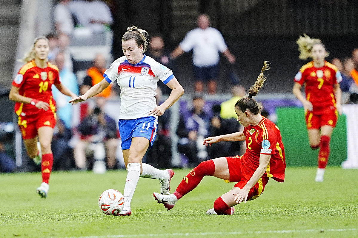 EuropaPress 6877488 27 july 2025 switzerland basel spains ona batlle and englands lauren hemp