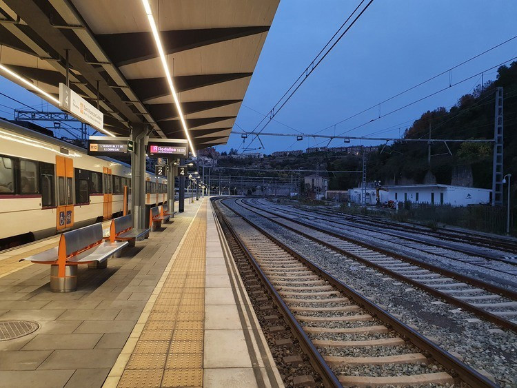 Imagen de una estación de tren de Rodalies.