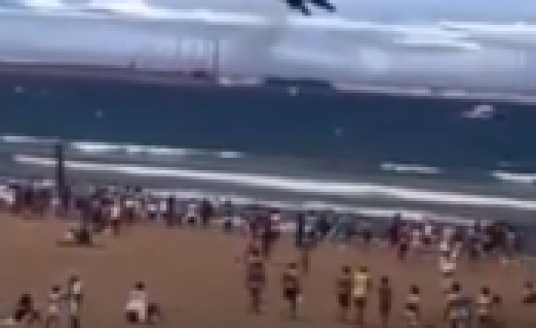 Vídeo: la impactante maniobra de un F-18 para evitar una bandada de pájaros en Gijón