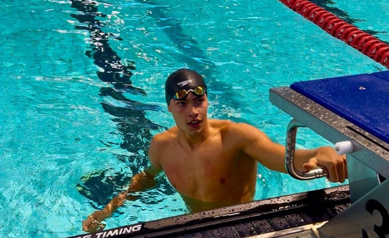 Luca Hoek bate el récord de España de los 100 libres y se mete en semifinales del Mundial de Singapur