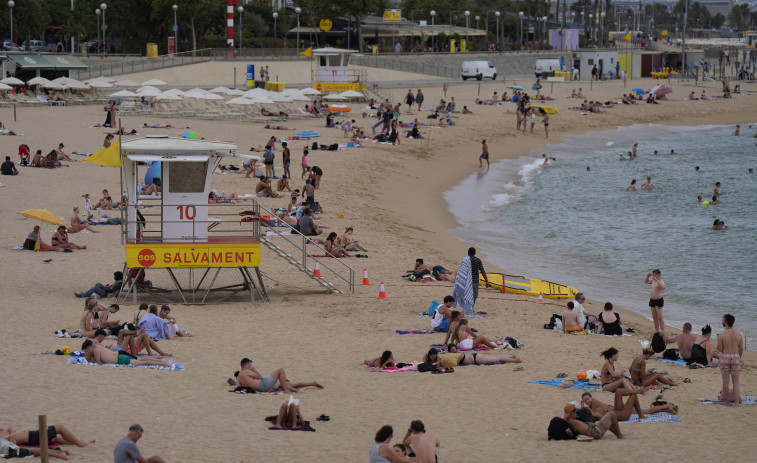 Huelga indefinida de socorristas en las playas de Barcelona por 