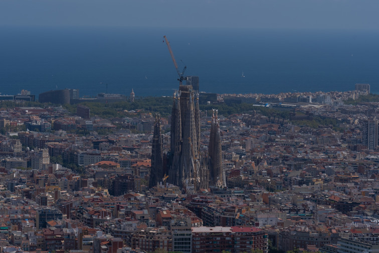 El 74% del sueldo, para el alquiler: Un informe europeo sitúa a Barcelona entre las capitales con la vivienda más inasumible