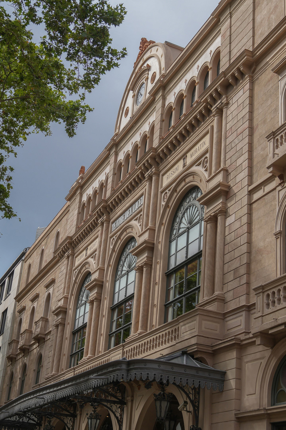 Fachada del Gran Teatre del Liceu, a 29 de julio de 2025, en Barcelona, Cataluña (España).
