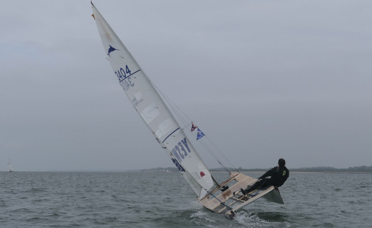 La proeza de Dani A. Pich: un navegante ciego completa la vuelta a la Isla de Wight en un barco sin timón