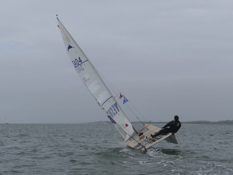 La proeza de Dani A. Pich: un navegante ciego completa la vuelta a la Isla de Wight en un barco sin timón