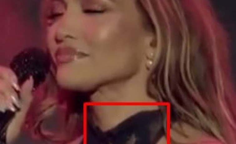 El video viral: un invitado sorpresa en el escenario de Jennifer Lopez en Kazajistán