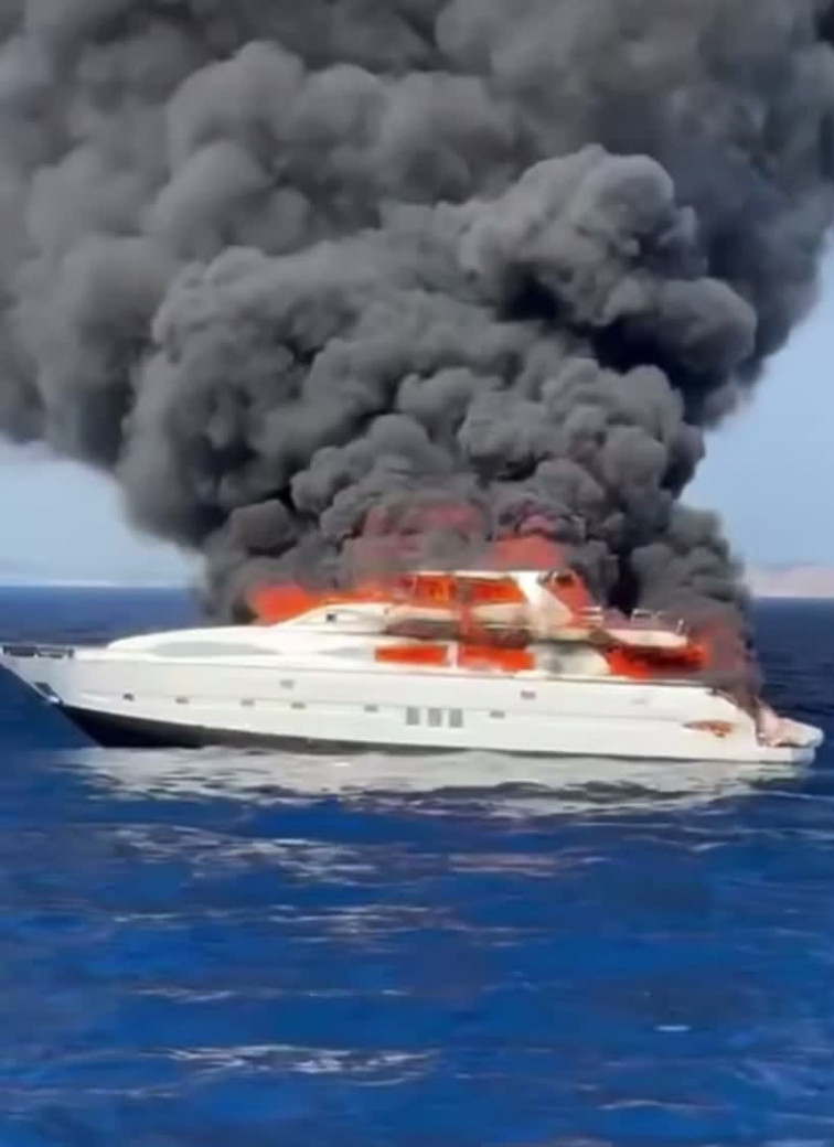 VIDEO: un yate  de lujo en España se hunde tras un incendio incontrolable