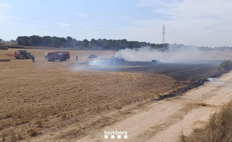 Los Bombers controlan un incendio de vegetación agrícola en Santa Coloma de Queralt