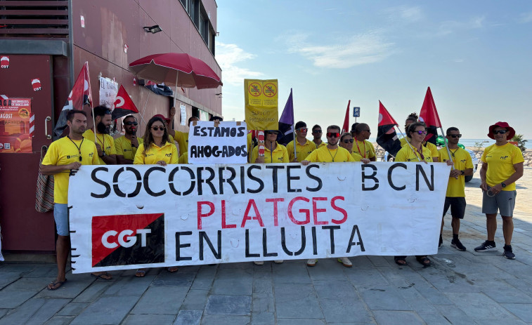 Un acuerdo histórico pone fin a la huelga de socorristas en Barcelona