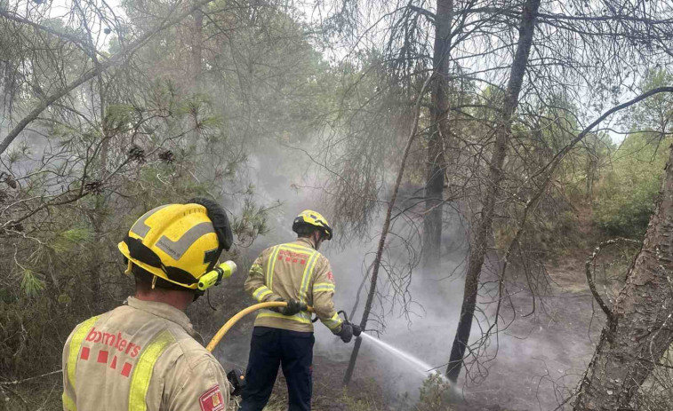 La tormenta eléctrica provoca dos incendios forestales en Tarragona y Lleida