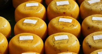 Brote de listeria en Europa: dos muertes y 21 infectados por queso contaminado