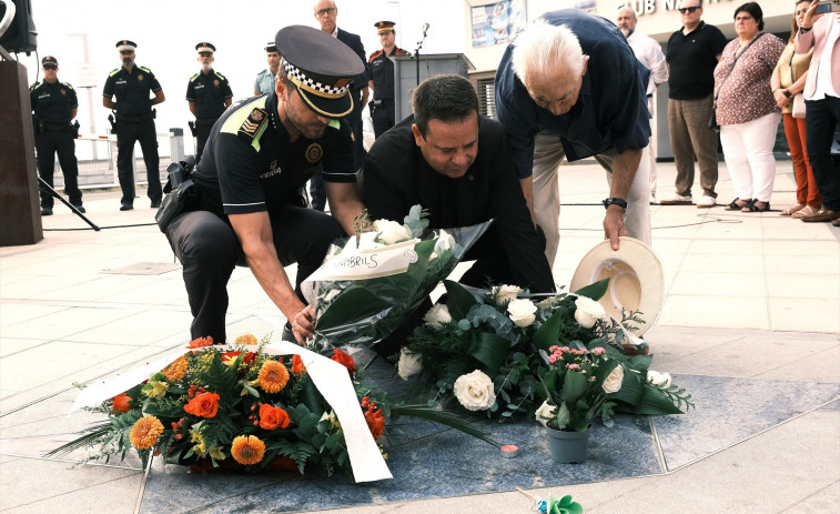 Cambrils recuerda a las víctimas del 17-A con un manifiesto y una ofrenda floral