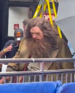 Harry Potter y Hagrid, de compras por Londres: nuevas imágenes del rodaje de la serie
