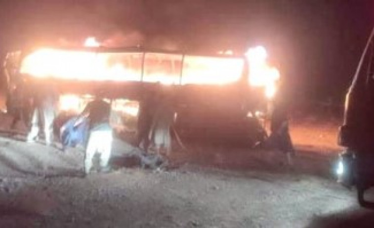 Accidente e incendio de autobús  en Afganistán  dejan un saldo de 79 muertos