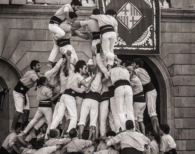 El beso casteller que ha dado la vuelta al mundo