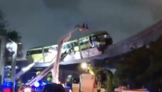 Infierno en el monorail: tormenta en Mumbai deja atrapados a 600 pasajeros