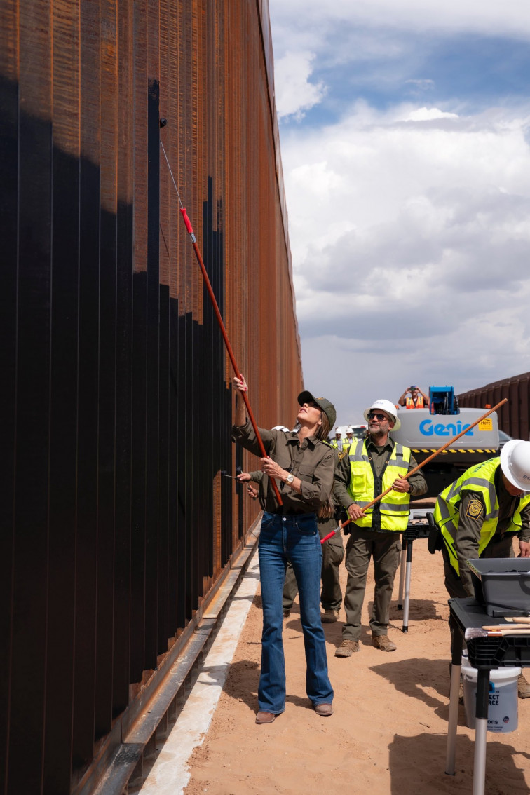La frontera se calienta: La Casa Blanca ordena pintar el muro de negro para que el calor impida a los migrantes escalarlo