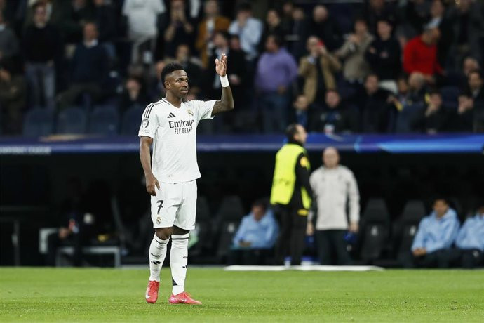 Entre Vinicius y Franco: el Bernabéu dividido entre la lucha contra el racismo y la nostalgia franquista