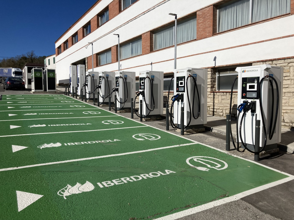 Estación de recarga ultrarrápida de Iberdrola en La Panadella (BCN)
